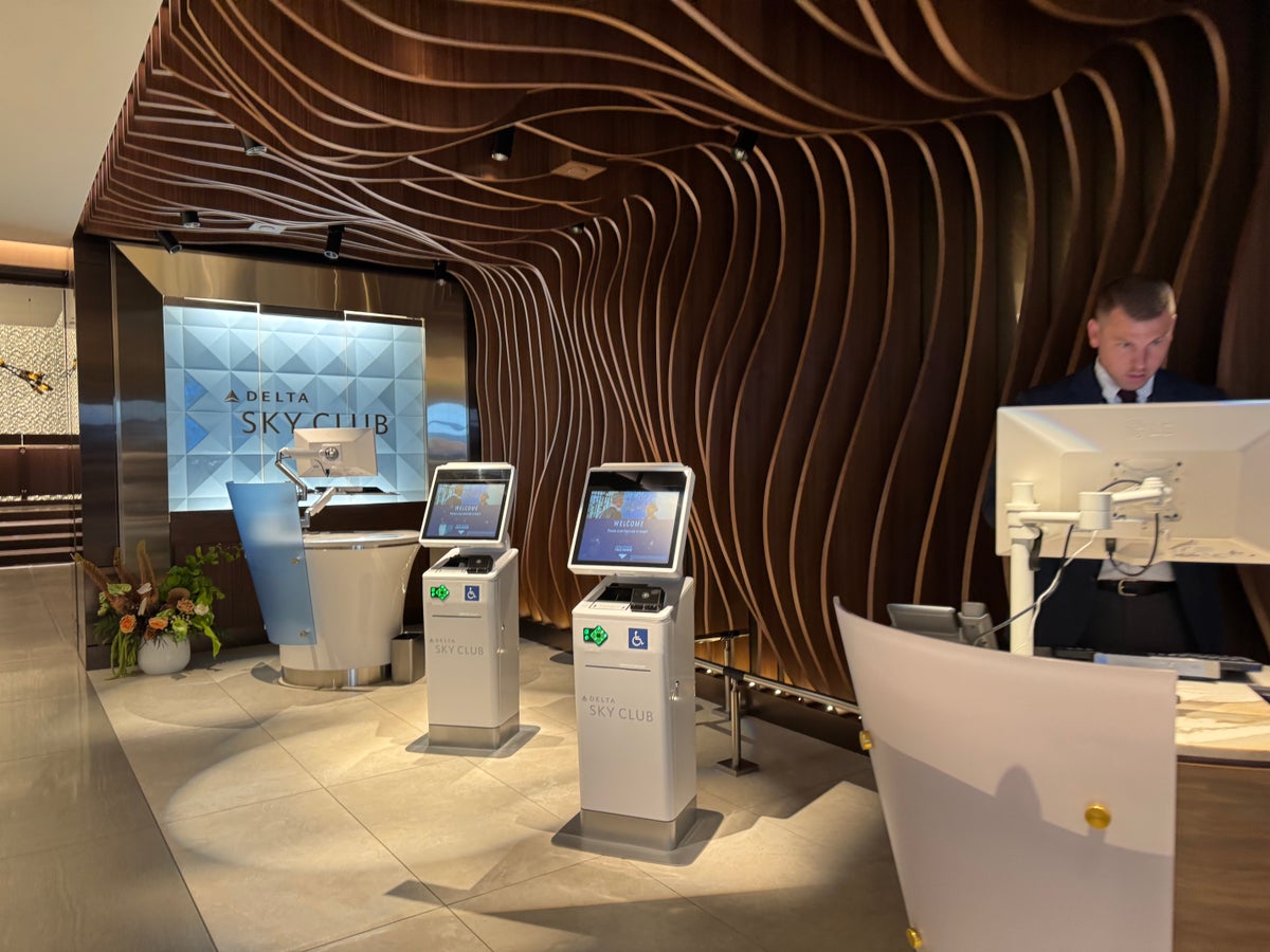 Delta Sky Club One Lounge SEA