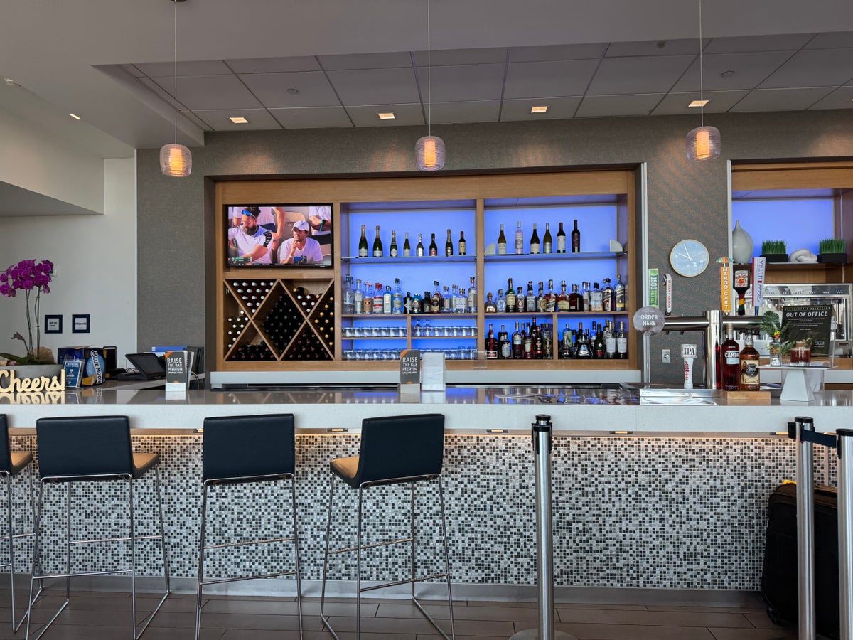 Delta Sky Club SFO Draft Beer