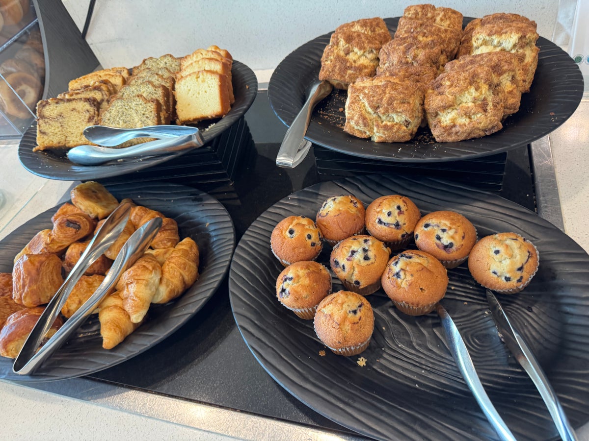 Delta Sky Club SFO Muffins