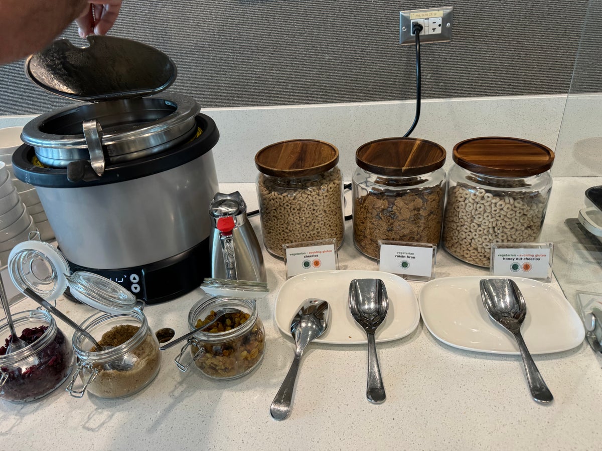 Delta Sky Club SFO Oatmeal