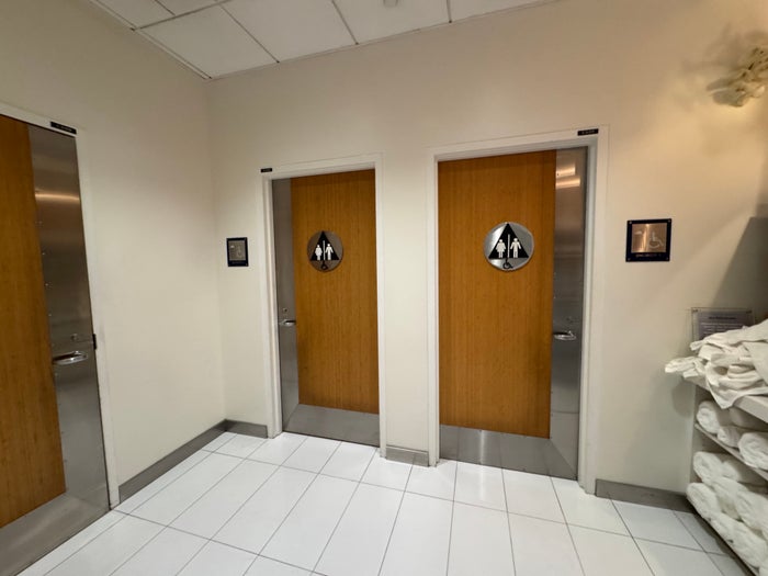 Delta Sky Club SFO Shower Stalls