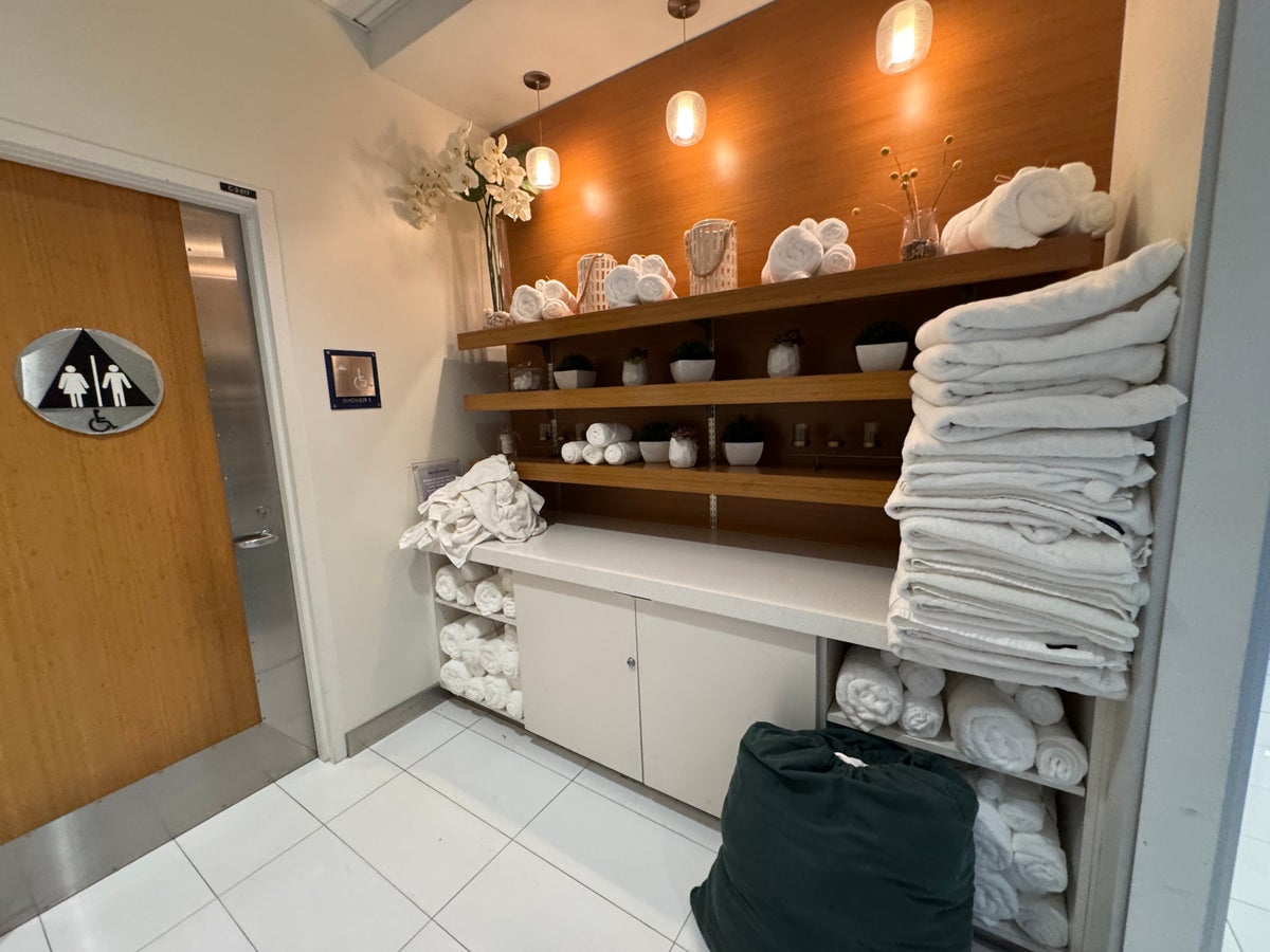 Delta Sky Club SFO Shower