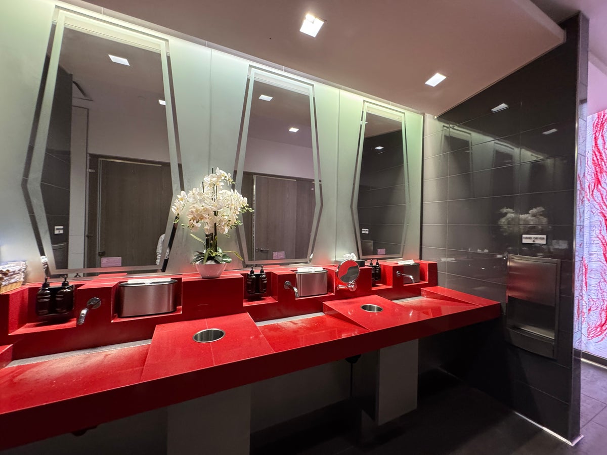 Delta Sky Club SFO Sinks