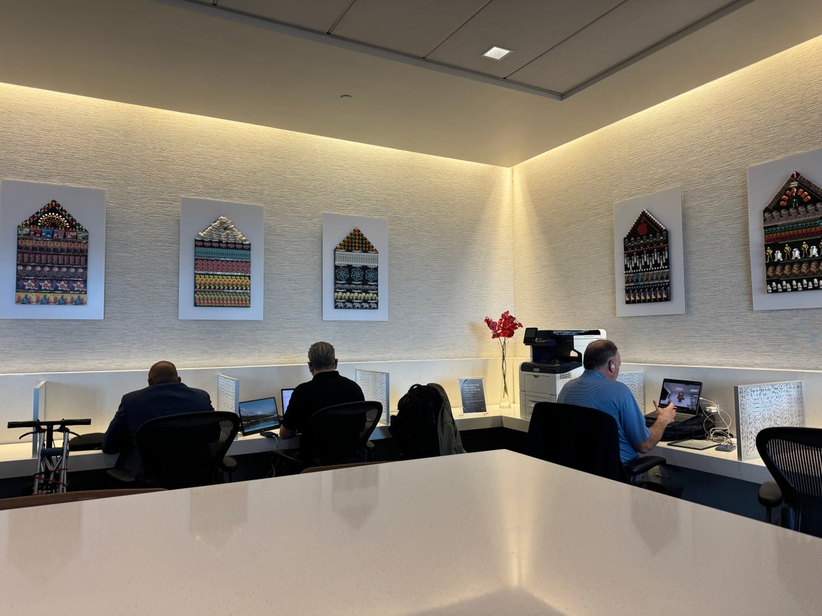 Delta Sky Club SFO Work Area