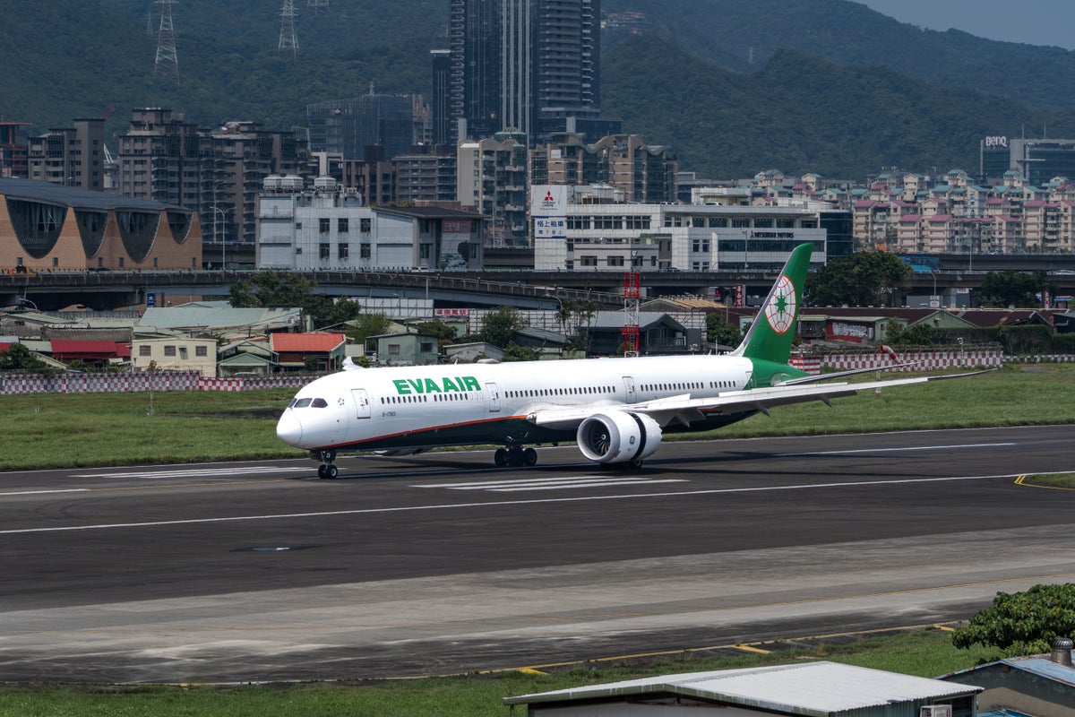 EVA Air Flying Hello Kitty Jet From Chicago [How To Book]