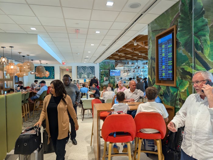Escape Lounge FLL entry