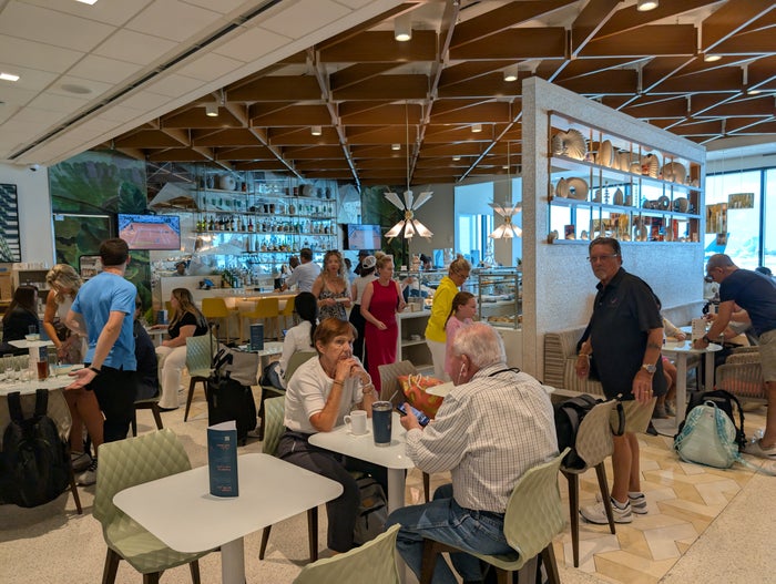 Escape Lounge FLL main lounge view