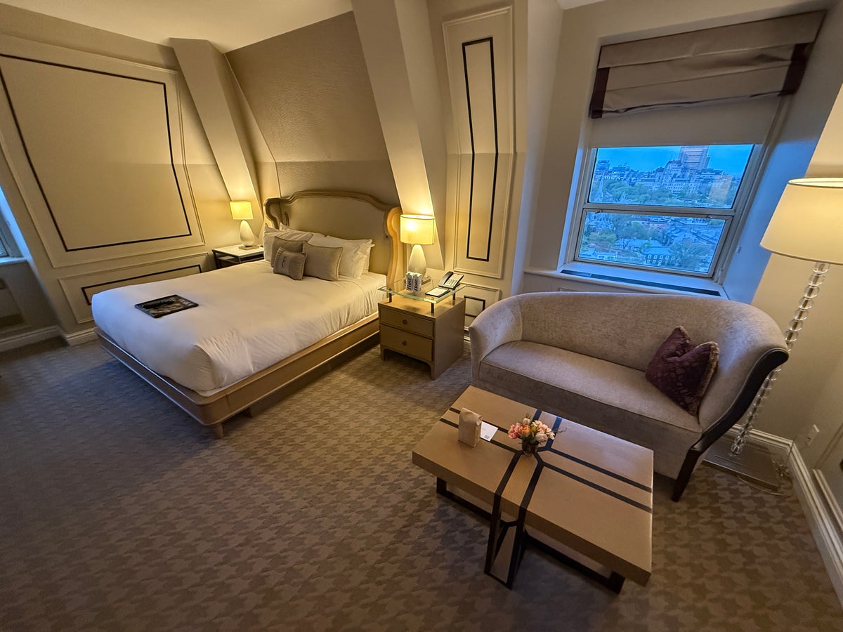 Fairmont Le Château Frontenac Junior Suite Main Bedroom