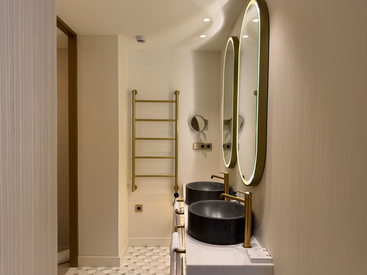 Grand Hotel Centenari Valencia Marriott Autograph Collection bathroom