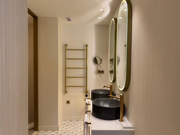 Grand Hotel Centenari Valencia Marriott Autograph Collection bathroom Grand Hotel Centenari Valencia Marriott Autograph Collection bathroom