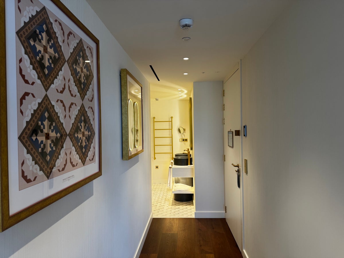 Grand Hotel Centenari Valencia Marriott Autograph Collection bedroom entry