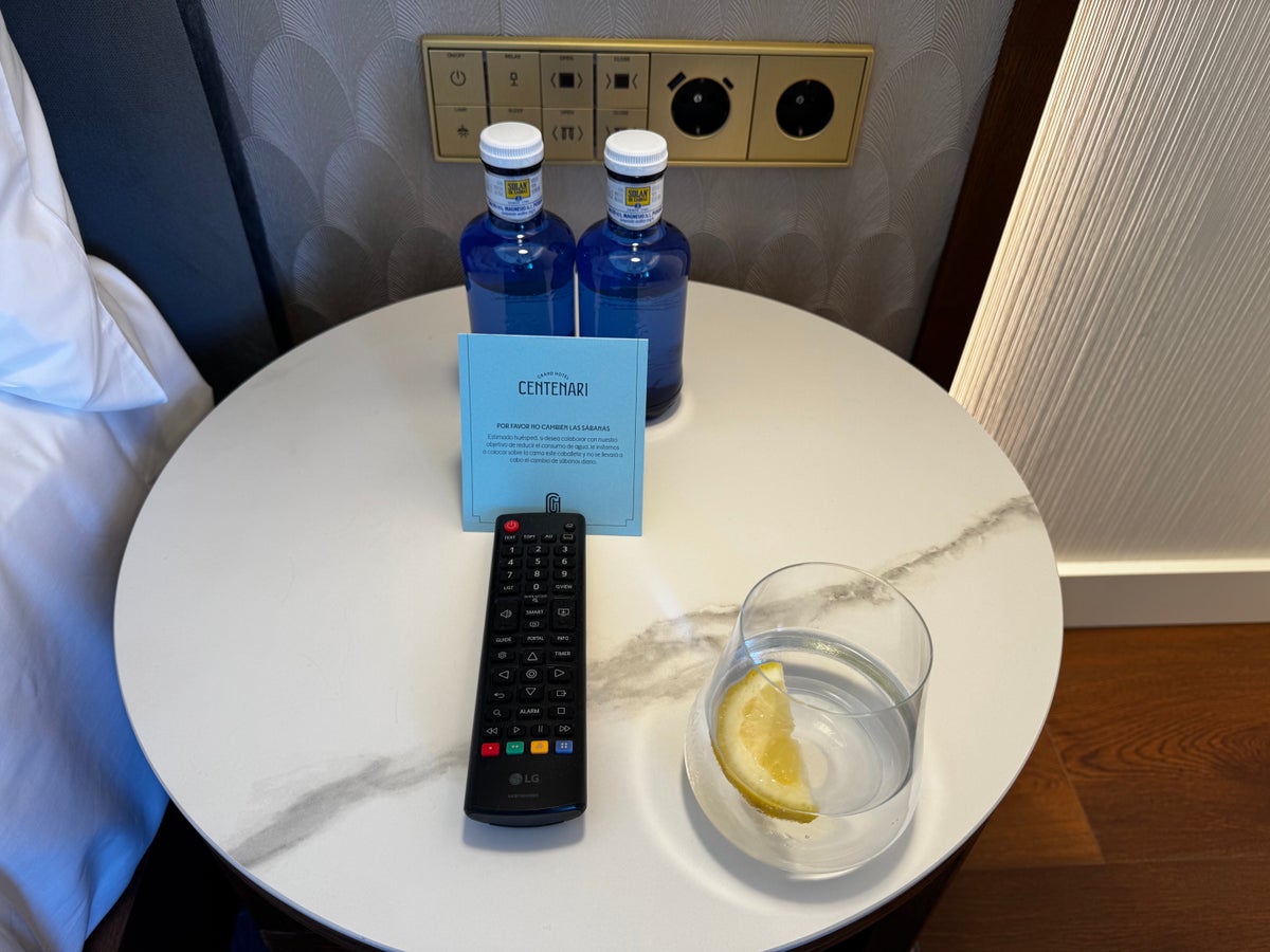 Grand Hotel Centenari Valencia Marriott Autograph Collection bedroom night stand