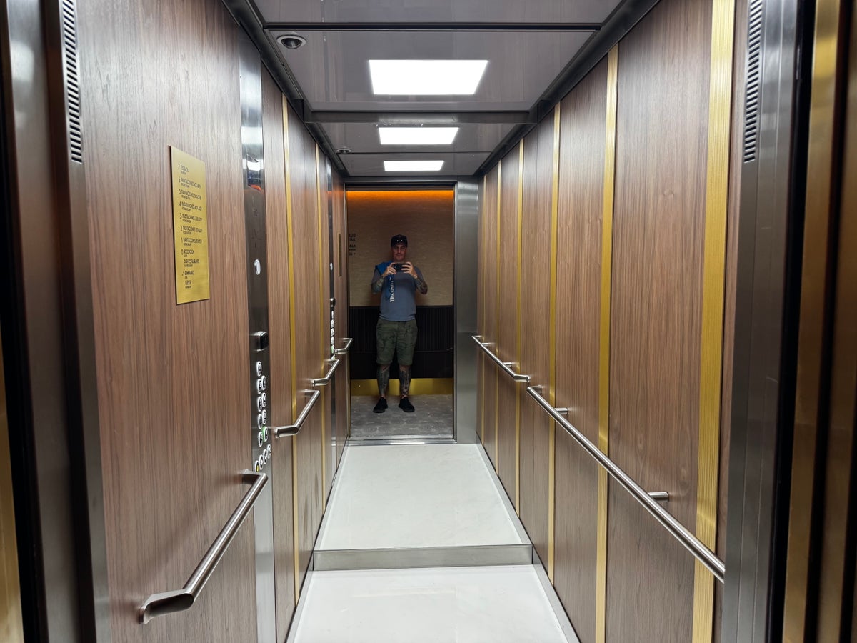 Grand Hotel Centenari Valencia Marriott Autograph Collection elevator interior