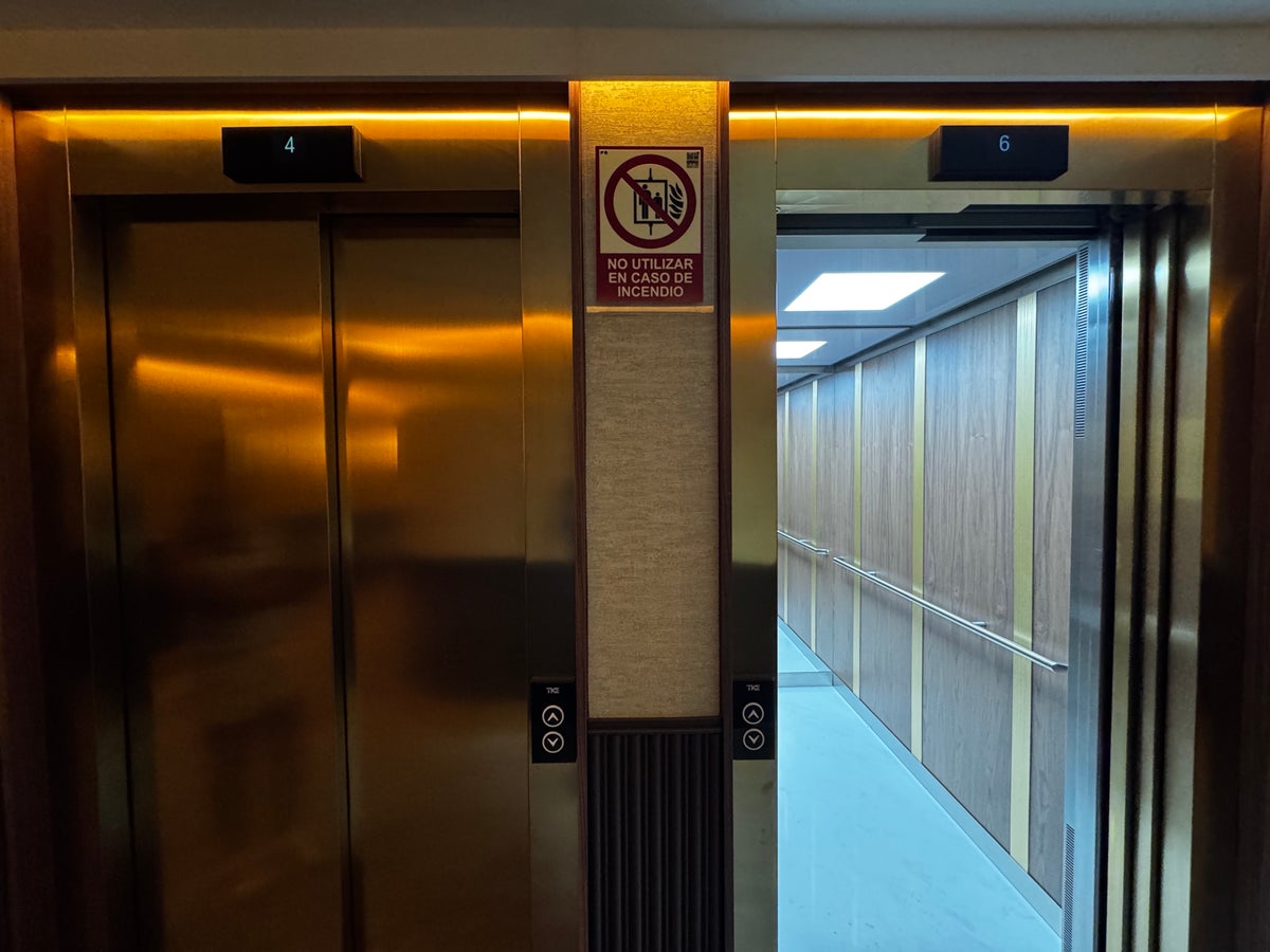 Grand Hotel Centenari Valencia Marriott Autograph Collection elevators