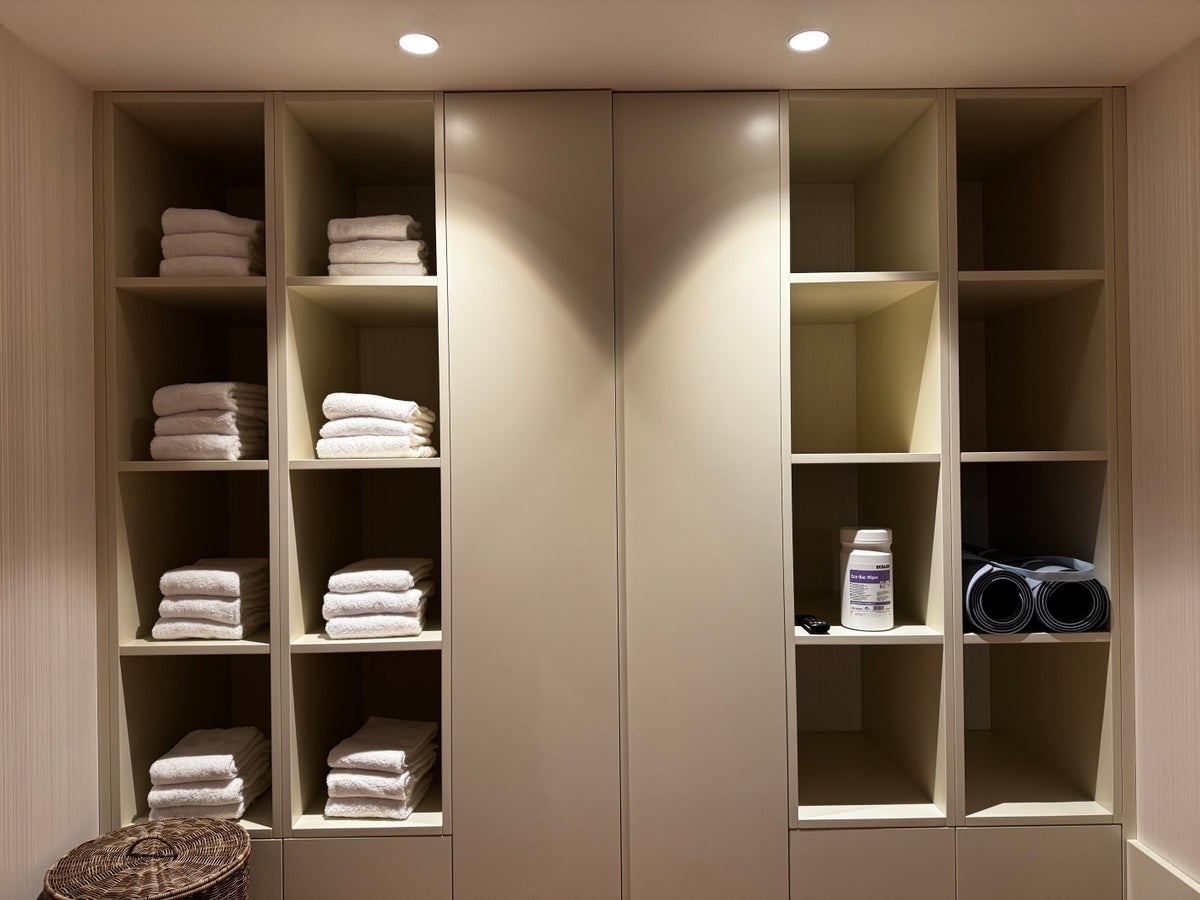 Grand Hotel Centenari Valencia Marriott Autograph Collection gym towels