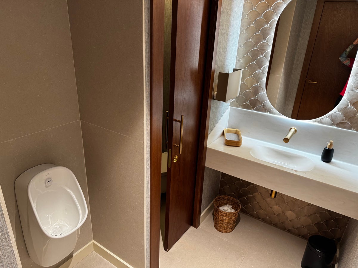 Grand Hotel Centenari Valencia Marriott Autograph Collection underground bathroom