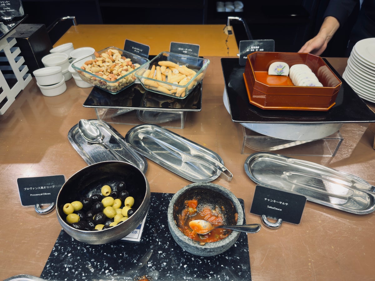 Hilton Odawara Resort Ocean Lounge cocktail hour snacks