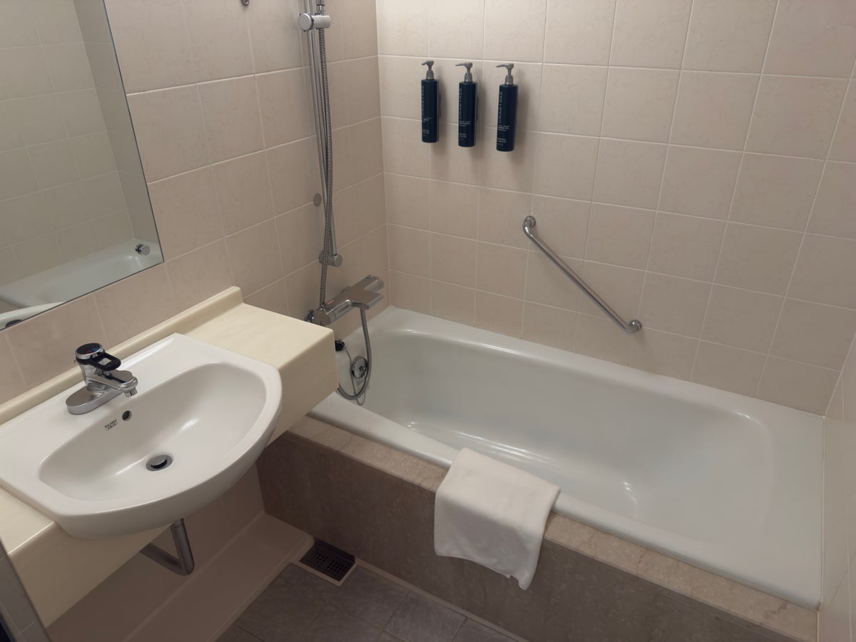 Hilton Odawara Resort bathroom shower