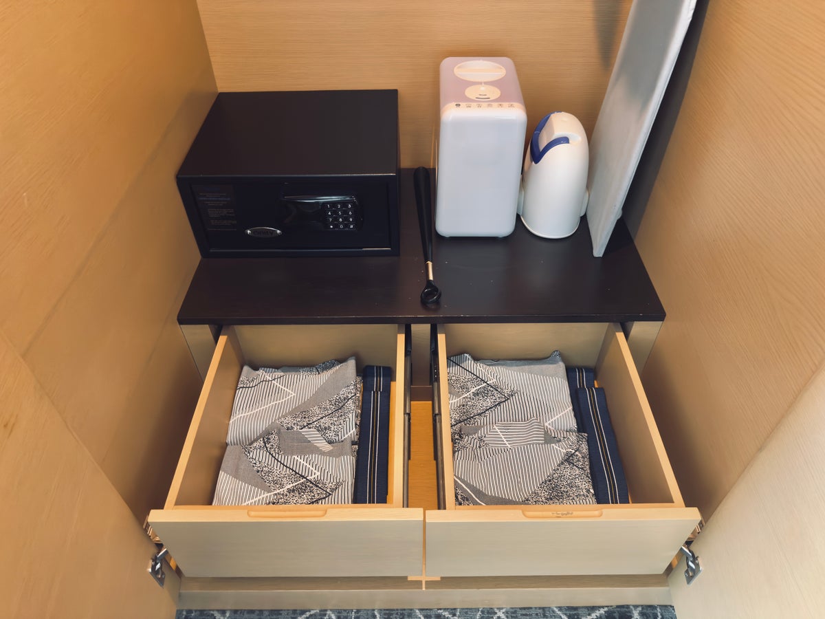Hilton Odawara Resort room closet items