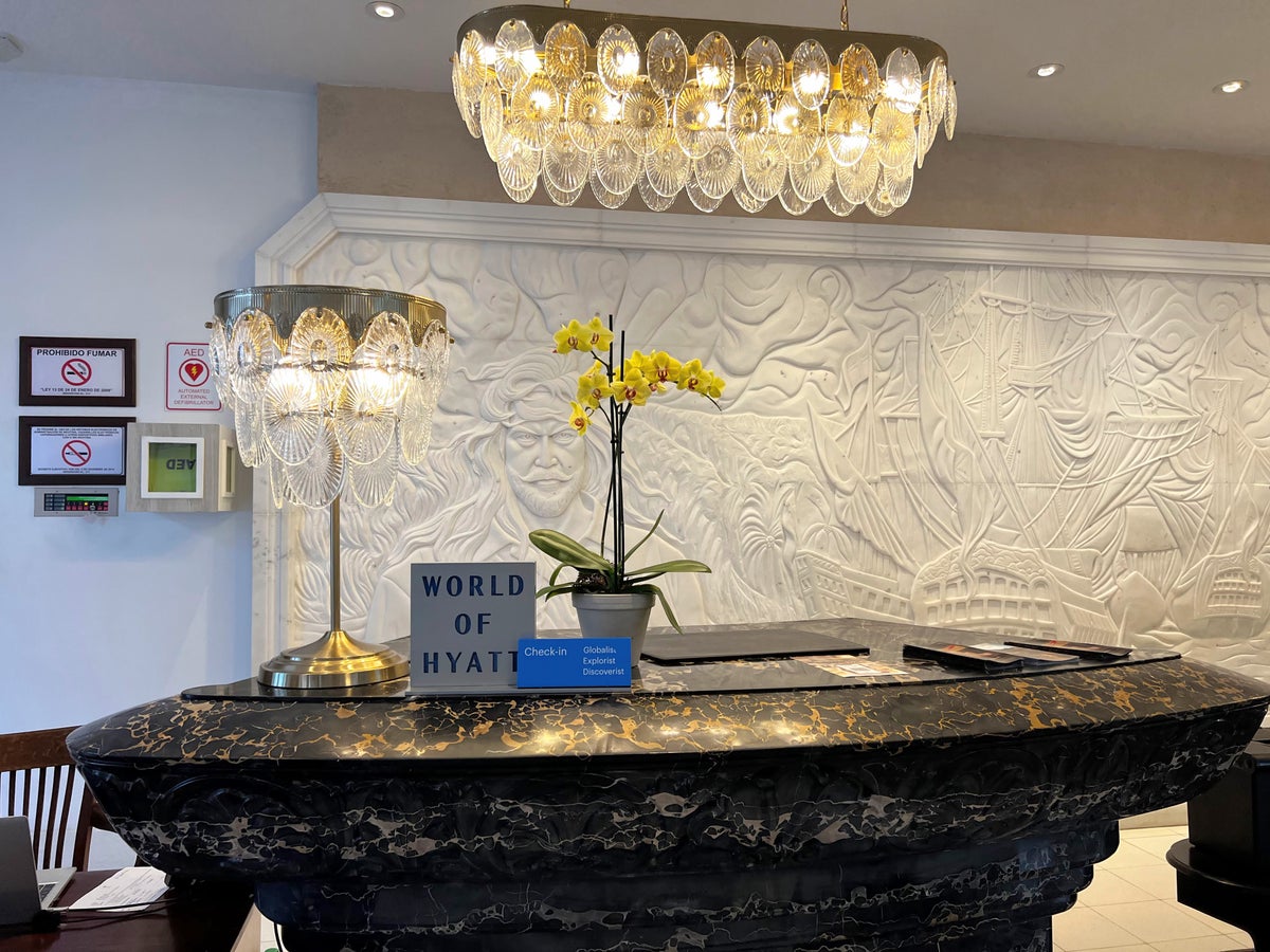Hotel La Compania Check In Desk