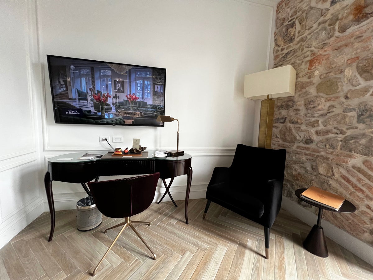Hotel La Compania guest room desk