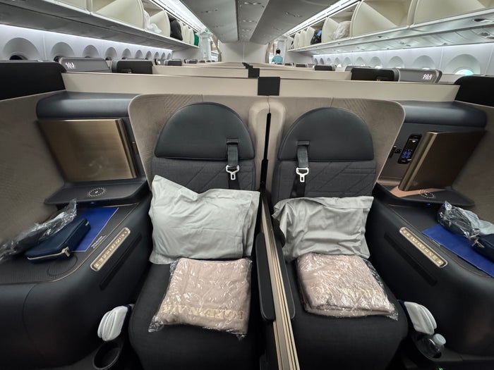 Korean Air B747 8 Delta Planes ATL Korean Prestige 2.0 Suites MIddle Pair 7EF