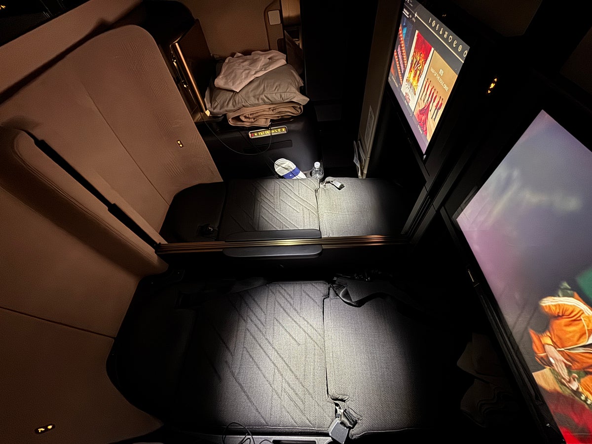 Korean Prestige 2.0 Suites Middle Seats lie flat