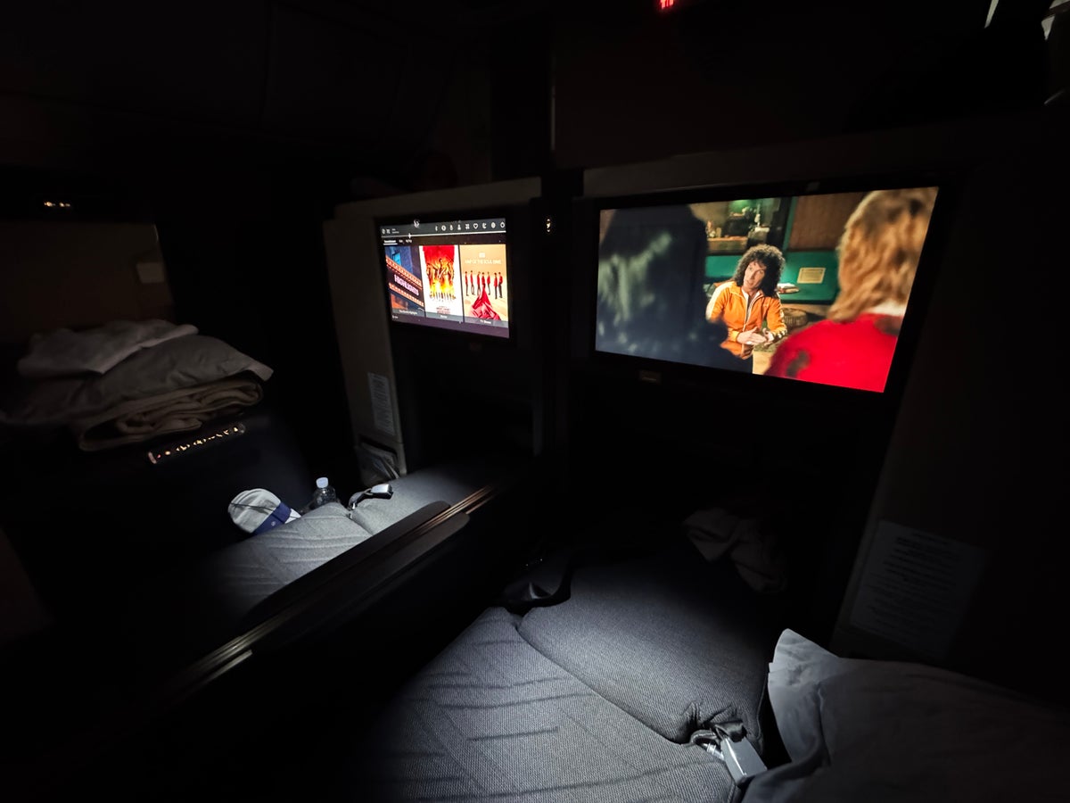 Korean Prestige 2.0 Suites Middle seats TV watching