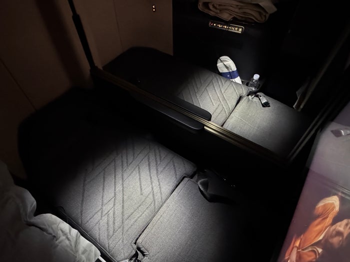 Korean Prestige 2.0 Suites Middle seats lie flat bedding