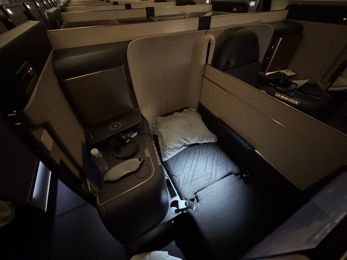 Korean Prestige 2.0 Suites lie flat seat light