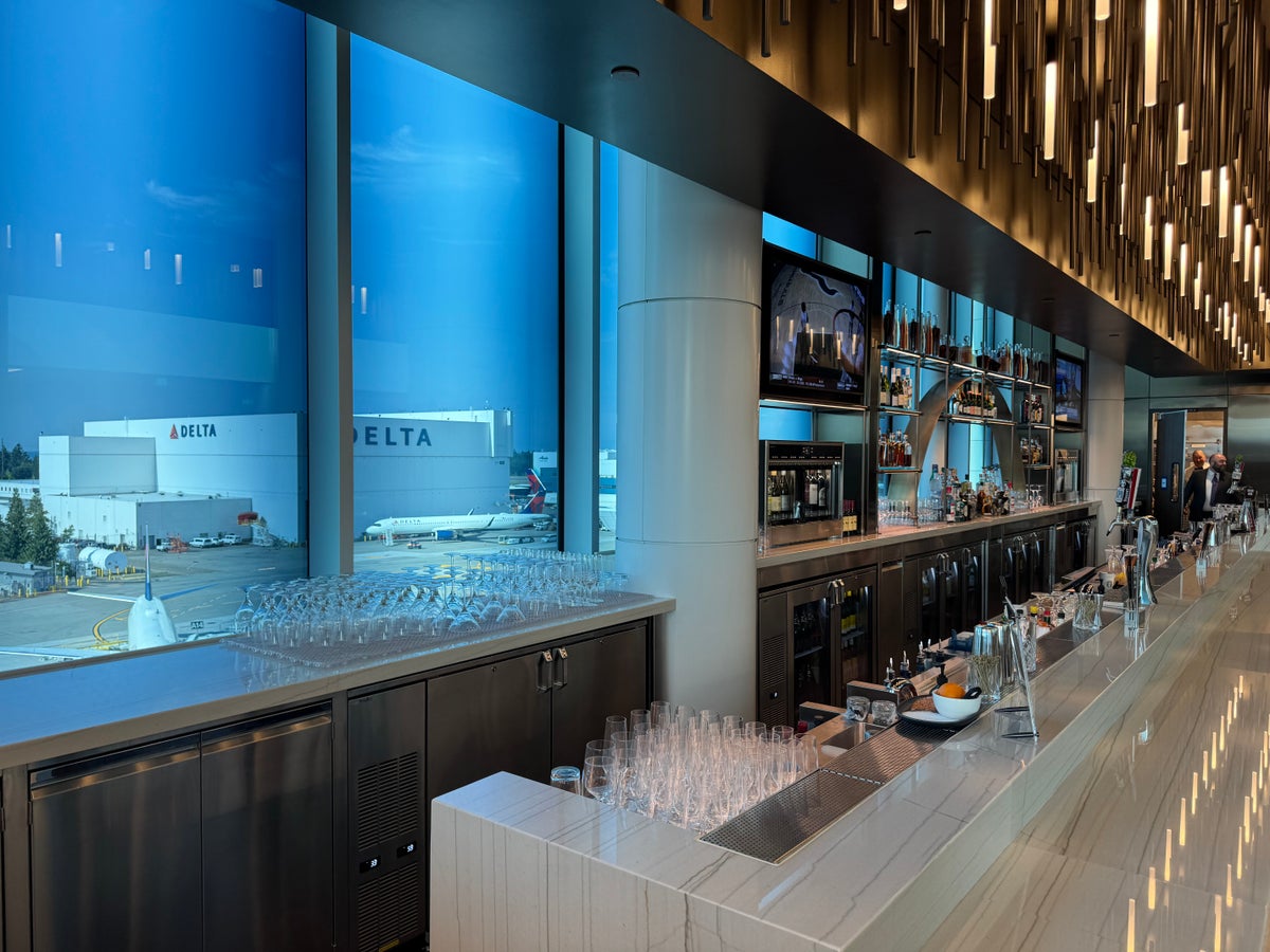New Delta Sky Club SEA Bar Hangar