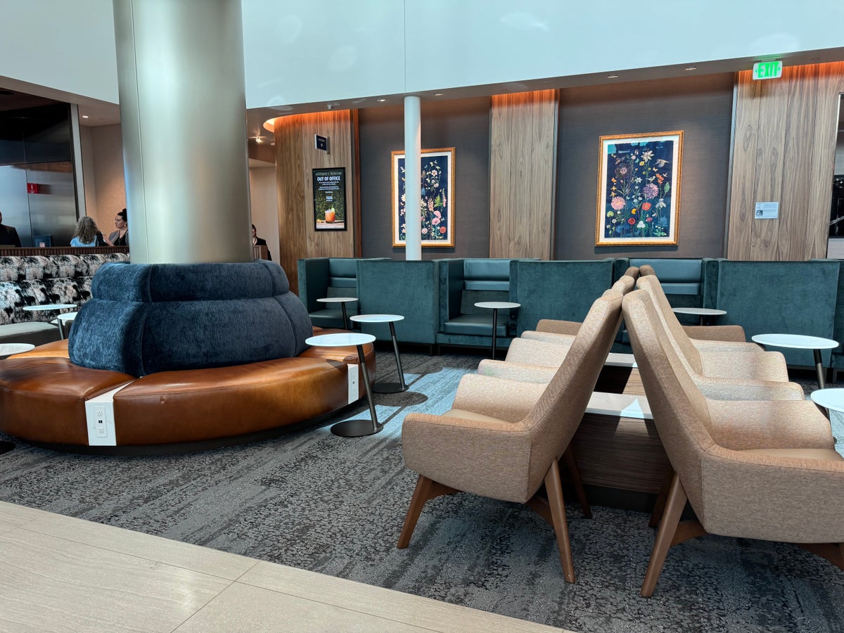 New Delta Sky Club SEA Mixed Seating