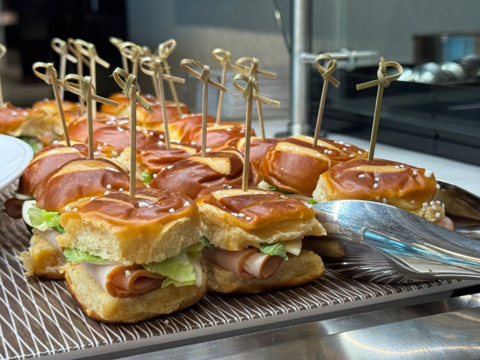 New Delta Sky Club SEA Pretzel Bun New Delta Sky Club SEA Pretzel Bun