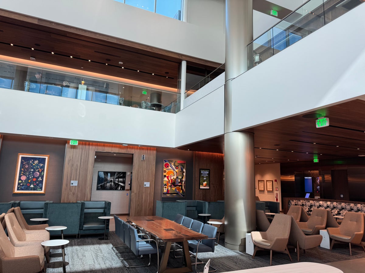 New Delta Sky Club SEA Seats Near Entrance