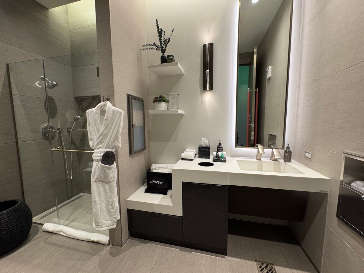 New Delta Sky Club SEA Shower Room