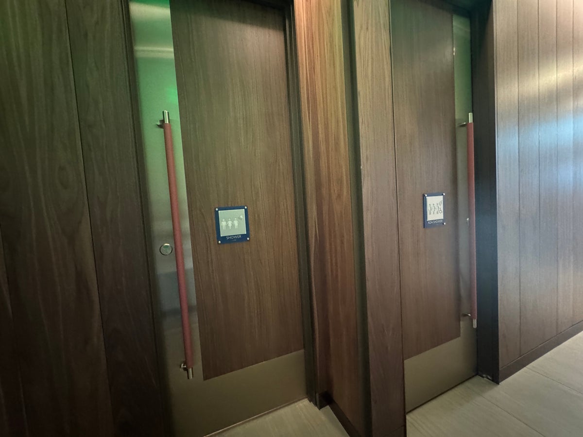New Delta Sky Club SEA Shower Rooms