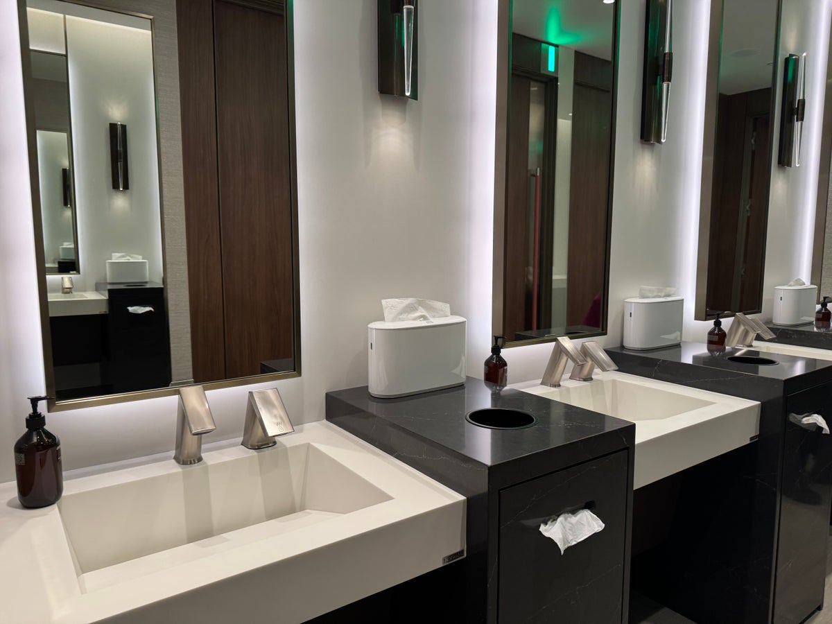 New Delta Sky Club SEA Sinks