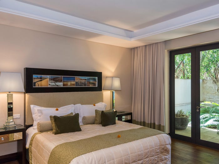 No5 by Mantis and 2010 Villa No5 by Mantis and 2010 Villa