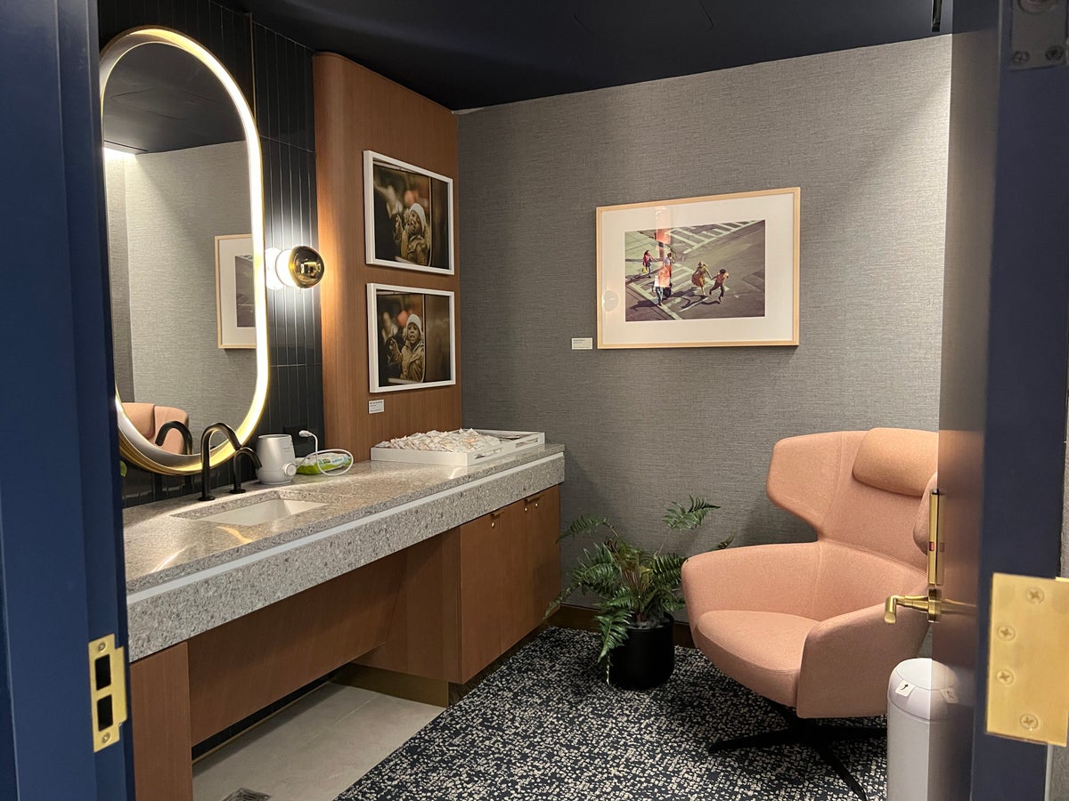 Parents Room Capital One Lounge JFK