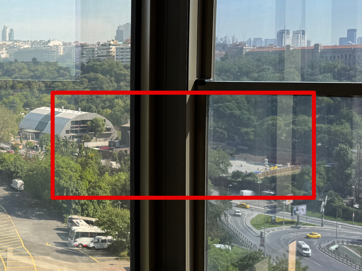 Ritz Carlton Istanbul room concert view arrow