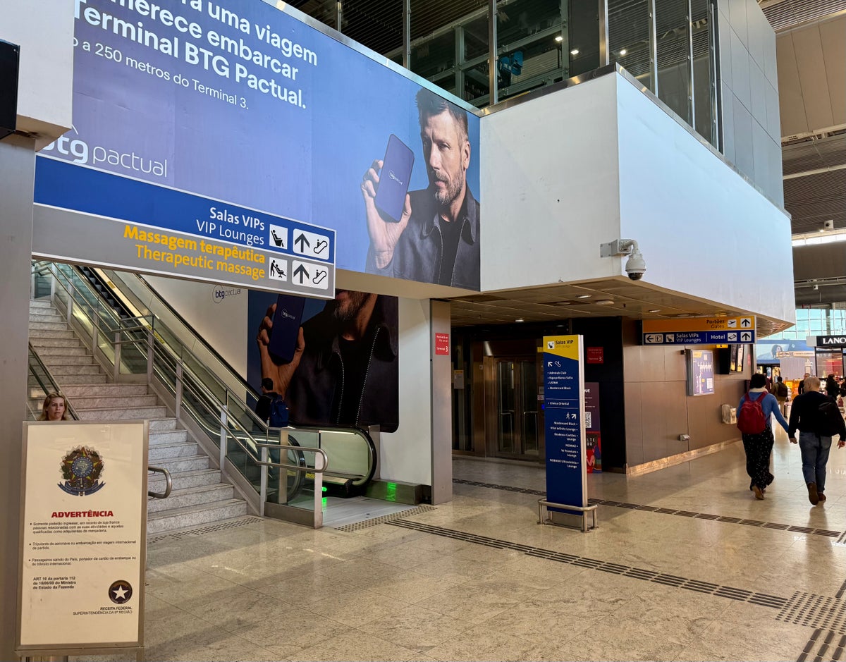 Sao Paulo GRU lounge signage
