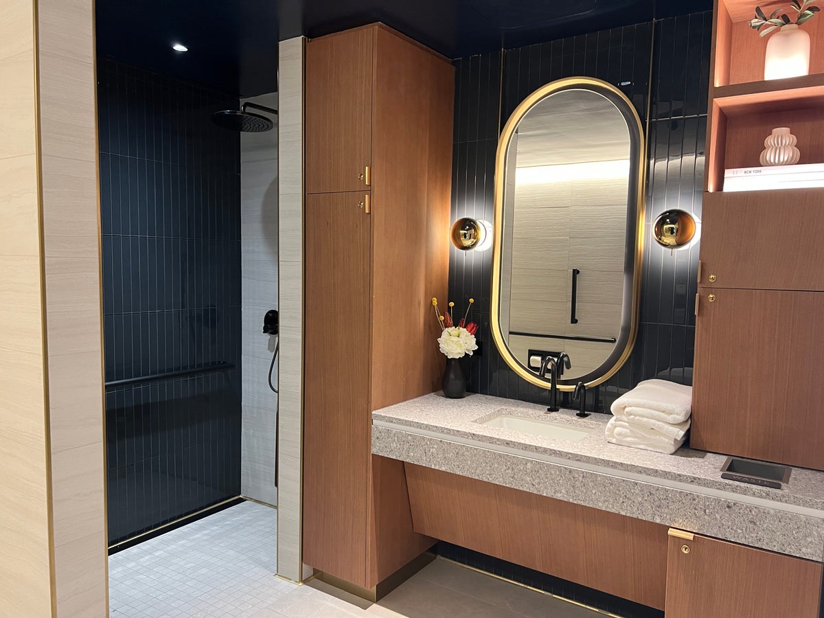 Shower Suite Capital One Lounge JFK