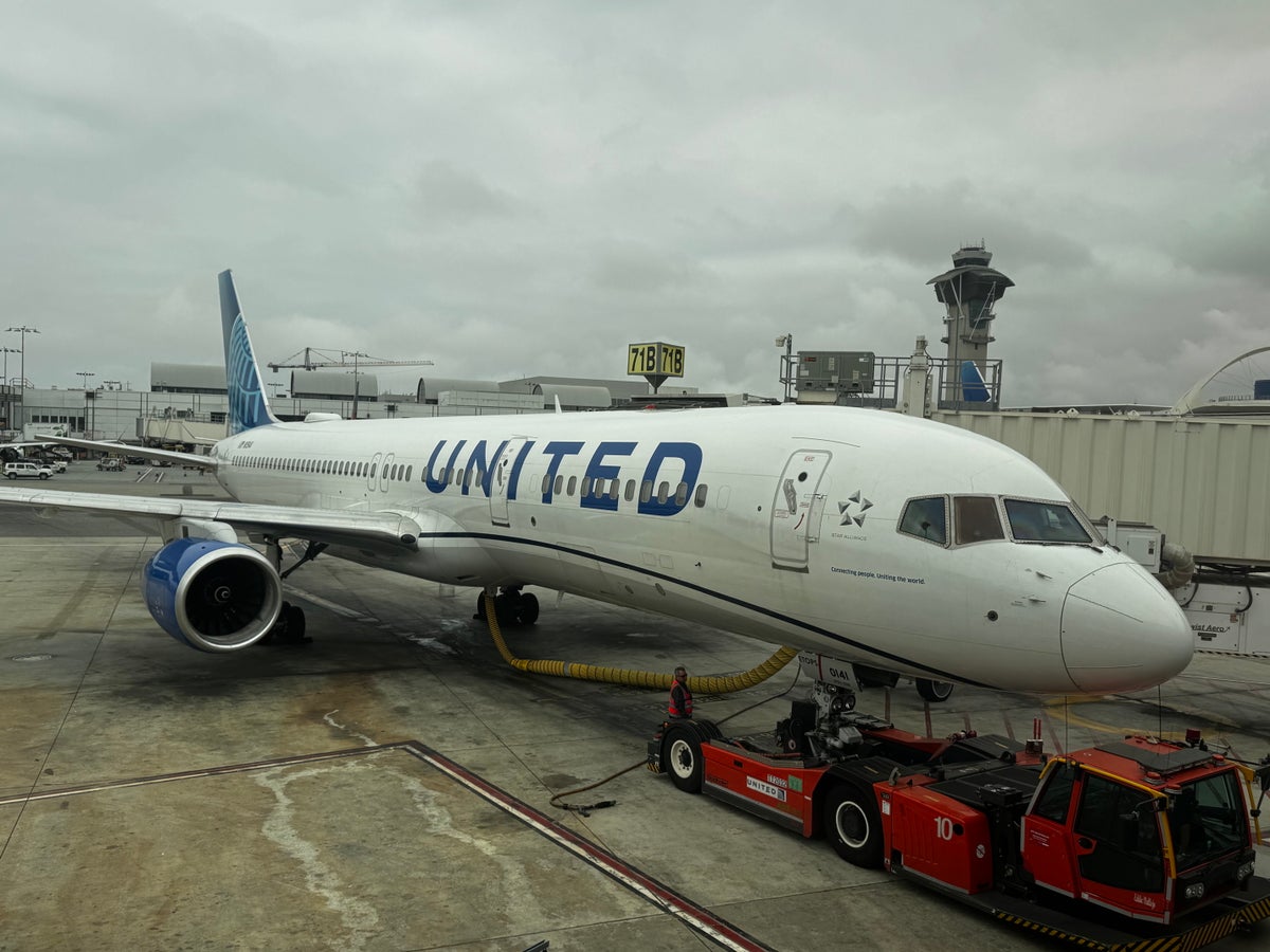 United Airlines B737 at LAX gate