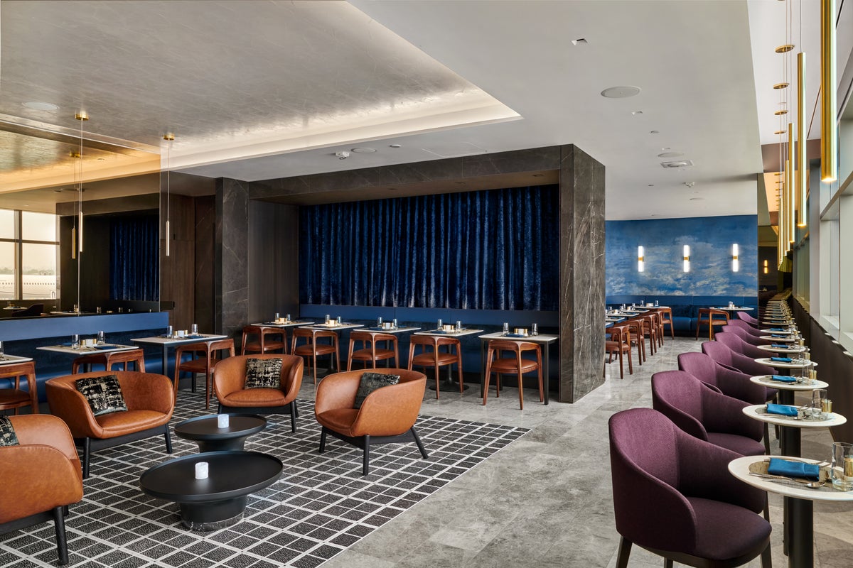 United Airlines Newark EWR Polaris Lounge Dining Room seating