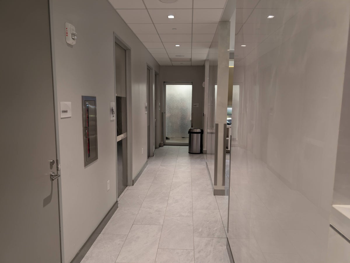 United Club FLL amenities restroom