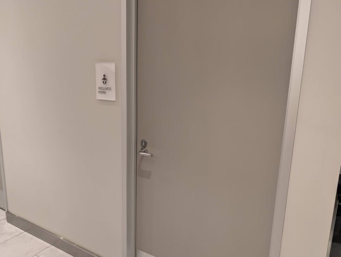 United Club FLL amenities wellness room