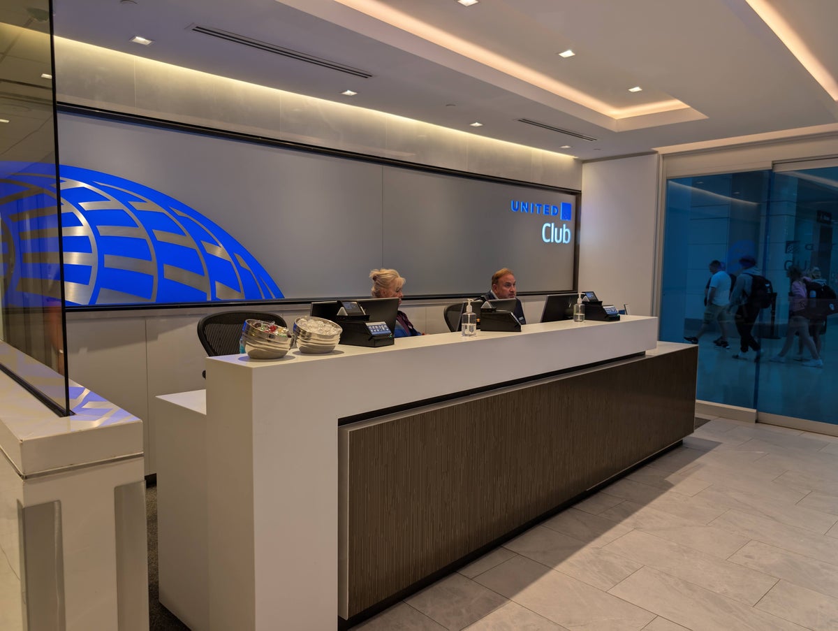 United Club FLL check in desk