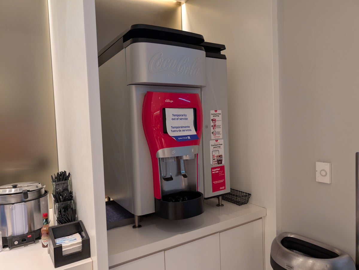 United Club FLL food and beverages drink machine