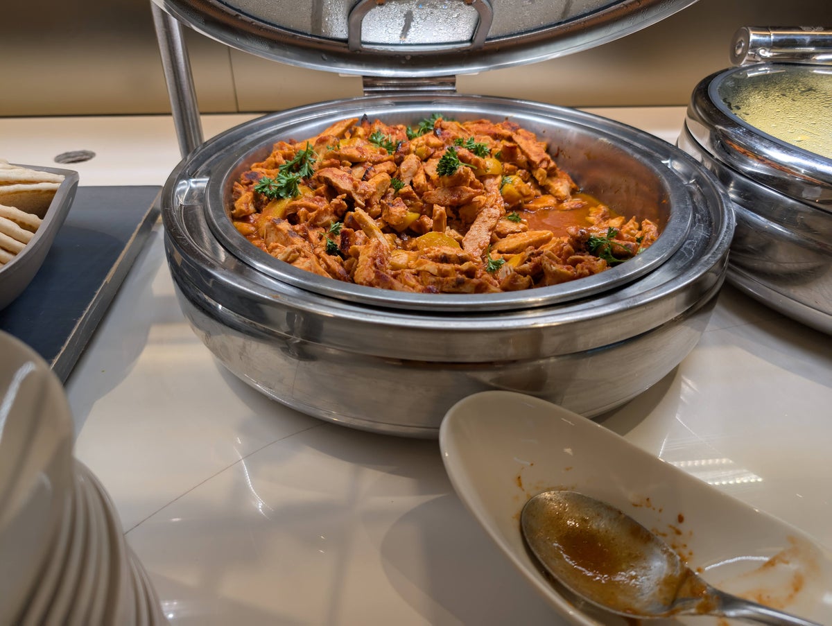 United Club FLL food and beverages spicy peach glazed grilled chicken