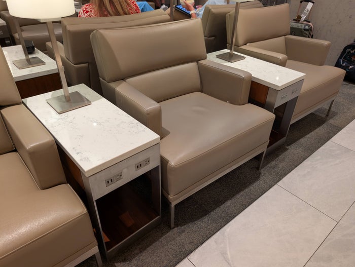 United Club FLL seating armchairs with power
